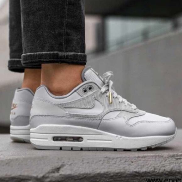 NIKE WOMEN'S AIR MAX 1 size 8 NIKE WOMEN'S AIR MAX 1 size 8